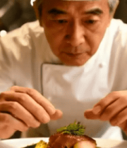 厨师在厨房摆盘美食4447#横屏 