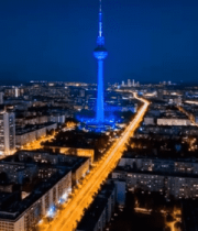 城市夜景中的高耸电视塔11567#横屏 