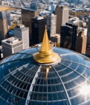 城市建筑玻璃穹顶与周边高楼1391#横屏 