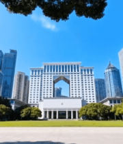 城市建筑群前的开阔绿地景观11845#横屏 