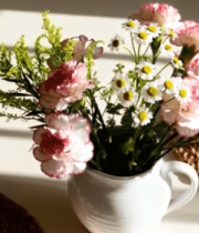 桌上花瓶插放鲜花装饰画面2532#横屏 