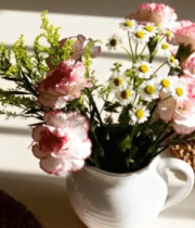 桌上花瓶插放鲜花装饰画面2532#横屏 