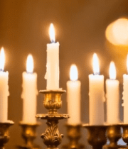 烛台上燃烧的多支蜡烛(1)2573#横屏 