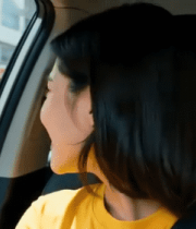 车内微笑的年轻女性6298#横屏 