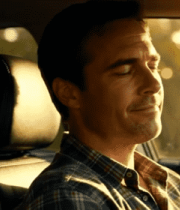 车内男子闭眼休息素材14757#横屏 