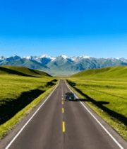 敞篷车行驶在草原公路2152#横屏 