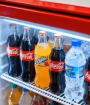 	 超市红色冰柜内的饮料1234#横屏 