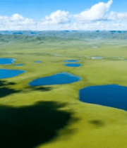 草原湖泊鸟瞰全景3834#横屏 