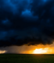 	 草原上乌云密布的天空3216#横屏 