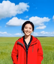 草原上微笑的红衣女子11686#横屏 