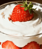 玻璃杯装草莓奶油甜点12218#横屏 