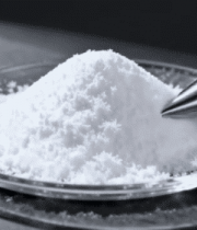 玻璃盘上白色粉末与钢笔特写722#横屏 