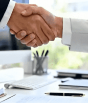 办公室内商务人士握手场景11772#横屏 