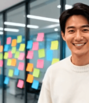 办公室内男子微笑站立8153#横屏 