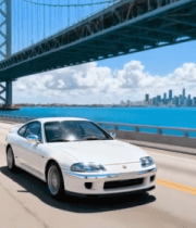 白色汽车行驶在跨海大桥公路5925#横屏 