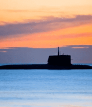 日落时分海洋中的潜艇7408#横屏 