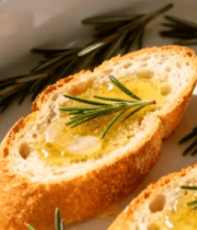 撒有迷迭香的面包切片8775#横屏 