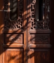  中式古建筑雕花木门特写(1)7576#竖屏 	 