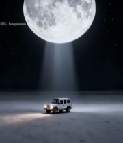  月夜下行驶的越野汽车2584#竖屏 	 