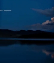  月夜湖面与云朵全景7784#竖屏 	 
