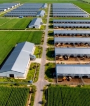  养殖场航拍全景2680#竖屏 	 