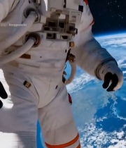  宇航员太空遨游地球背景素材5604#竖屏 	 