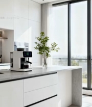  现代厨房白色橱柜及咖啡机804#竖屏 	 