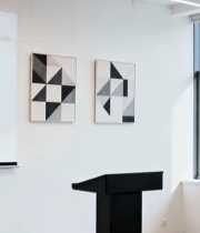  现代办公室内黑色讲台场景7688#竖屏 	 