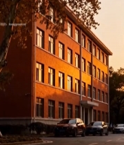  夕阳下红砖建筑与街道景象485#竖屏 	 