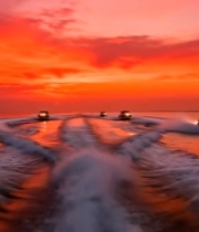  夕阳下海面双快艇行驶画面4646#竖屏 	 