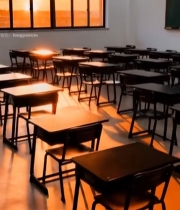  夕阳下的空教室场景3016#竖屏 	 