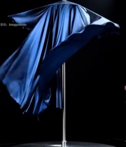  舞台上飘动的蓝色绸缎伞2908#竖屏 	 