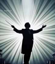  舞台上指挥者的光影瞬间4452#竖屏 	 