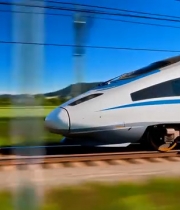  田野间行驶的高铁4697#竖屏 	 