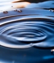  水滴落入水面形成涟漪2537#竖屏 	 