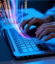  双手操作笔记本电脑数据特效画面3068#竖屏 	 