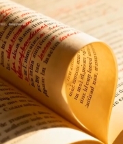  书页折成心形的书籍素材1800#竖屏 	 