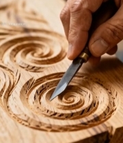  手工艺人木雕特写7048#竖屏 	 