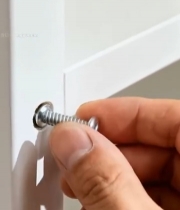  手部安装家具螺丝特写237#竖屏 	 