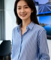  商务办公场景中的青年女性3040#竖屏 	 