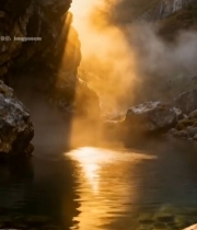  山谷间阳光照耀水面风景1039#竖屏 	 