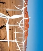  沙漠中风车群与红色山体景观(1)5937#竖屏 	 