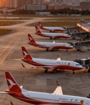  机场停放的多架客机6715#竖屏 	 