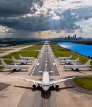  机场跑道上的多架客机2483#竖屏 	 