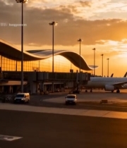  机场日落时分客机停靠画面7168#竖屏 	 