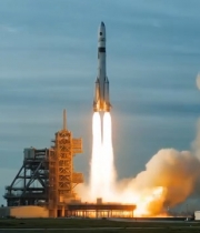  火箭发射升空场景3986#竖屏 	 