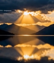  湖面夕阳与山峦风景674#竖屏 	 