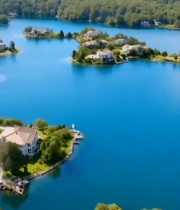  湖泊岛屿与沿岸建筑航拍3727#竖屏 	 