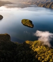  湖泊山峦自然风光俯瞰3364#竖屏 	 