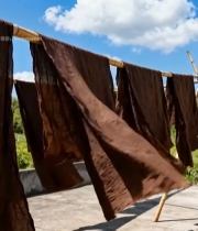  户外晾晒的棕色布料(1)4479#竖屏 	 